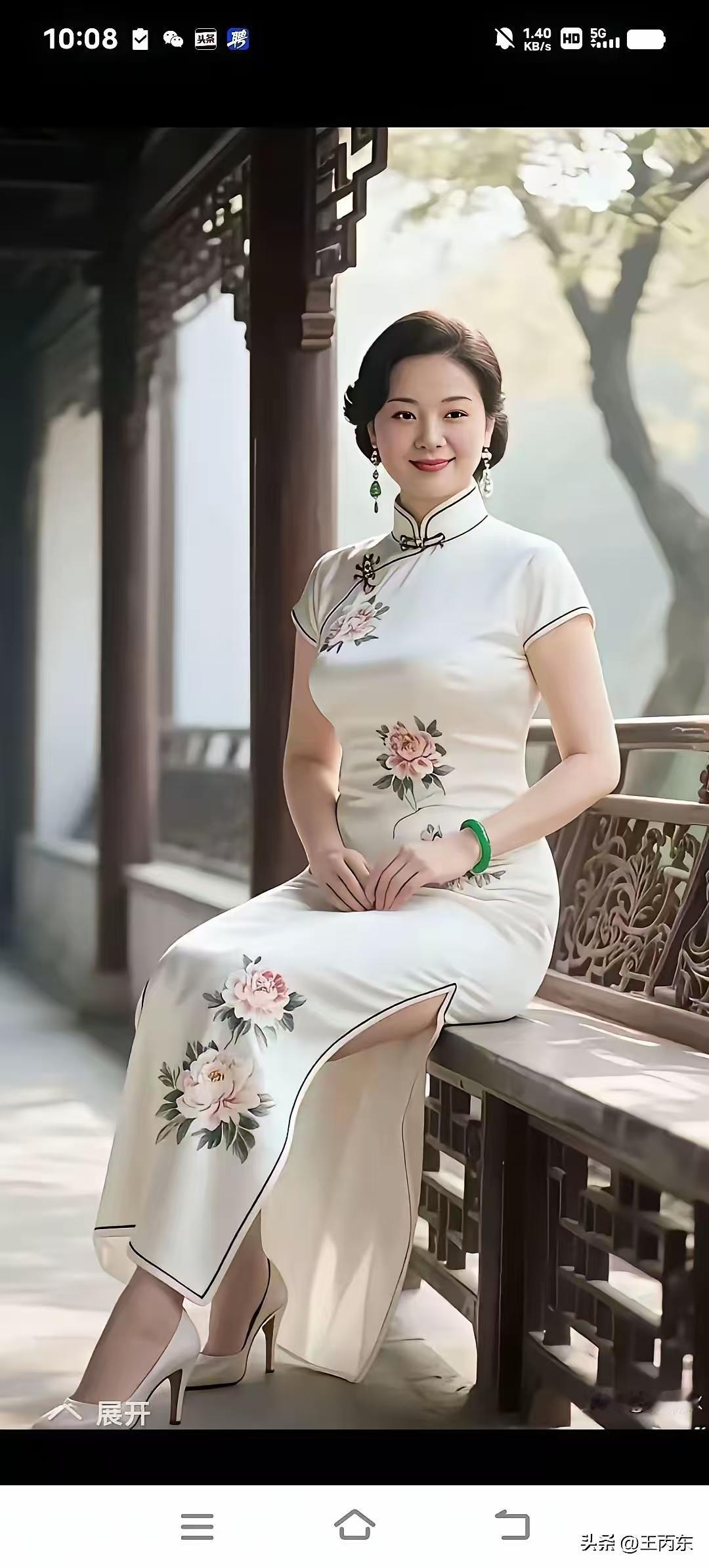 清平乐·旗袍雅韵
丝绸裁就，
韵绕苍穹秀。
立领斜襟添妙构，
曲线娇柔盈袖。
