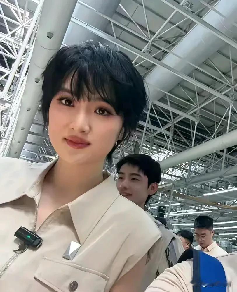 等两年，我女儿211博士毕业，也想去长安打工！董事长也陪着工厂转一圈，工号100