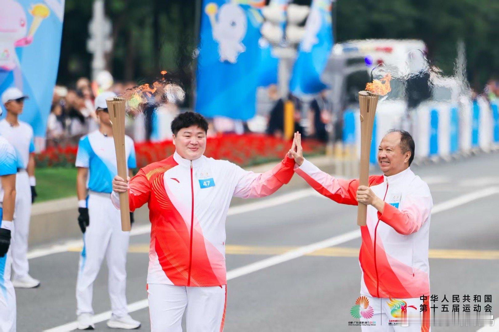 【安踏这是赢麻了？连机器人都承包了！】家人们，不是冠军，不是明星，第十五届全运会