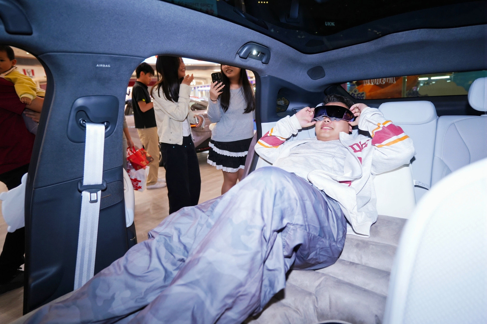 谁懂啊！打工人的午睡自由被小鹏P7+拿捏了～3.21世界睡眠日，小鹏P7+和SK