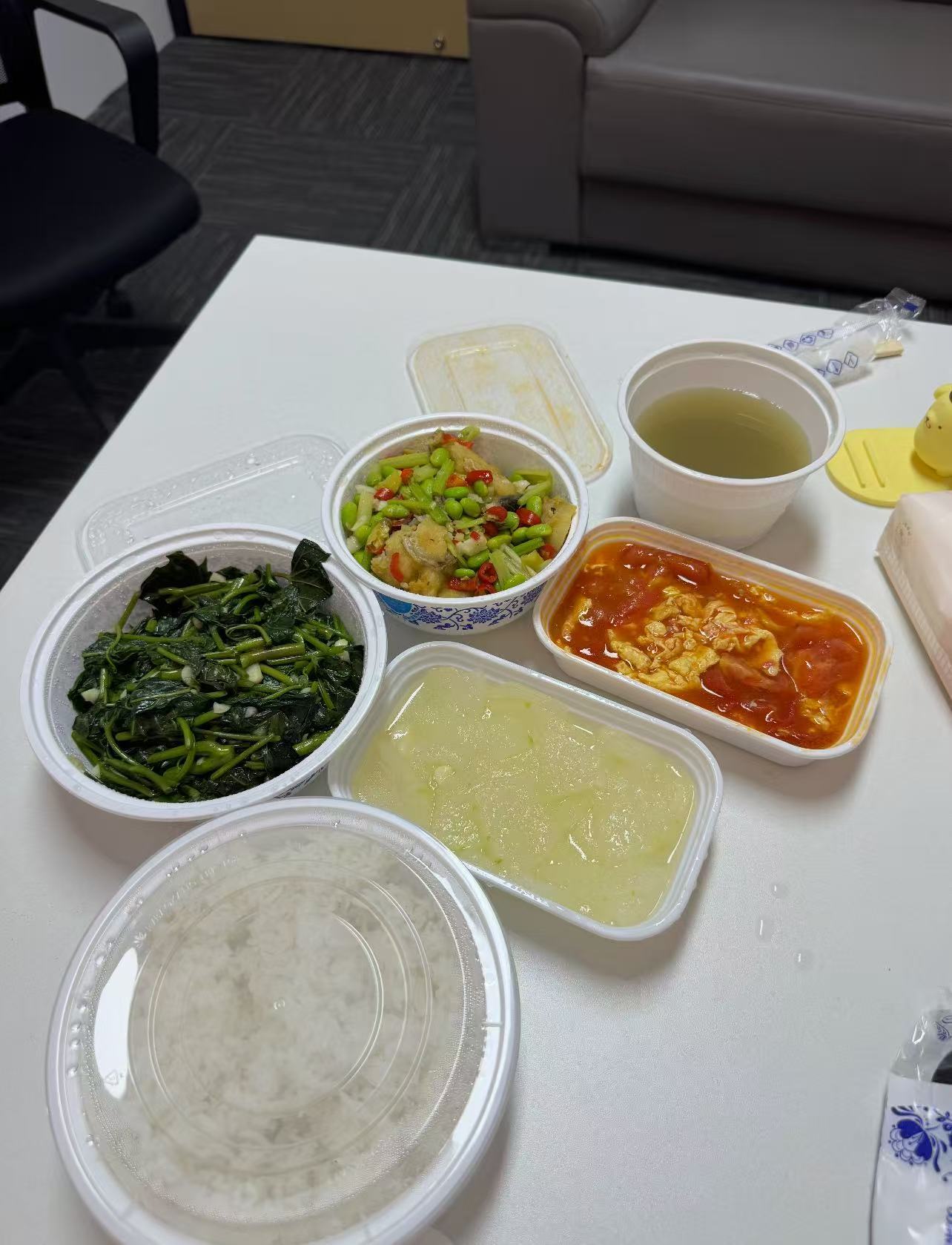 中午好兄弟们！刚刚结束一上午的复盘会议，辉哥吃完午饭，正式进入战斗模式。给我发私