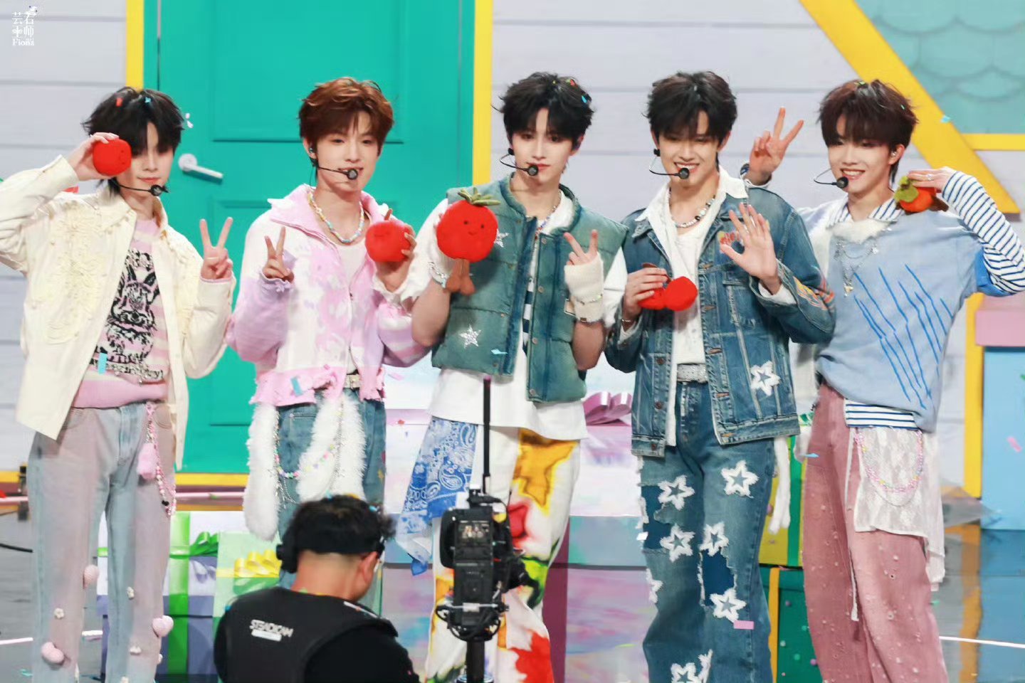 站姐拍的的登陆少年团🈶，朱志鑫、苏新皓、张泽禹、张极、左航 ​​​愚人节站姐团