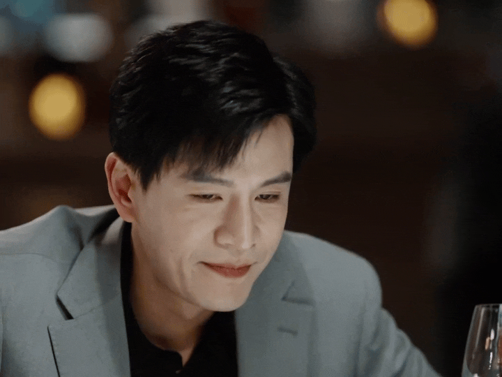 经超33秒无台词渣男戏 真的被惊到，前一秒还深情款款过纪念日，贴脸瞬间整个人都僵