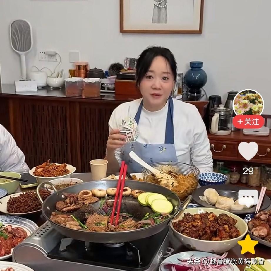演员王一楠可是个十足的吃货。她的贵州朋友跨越两千公里，专门给她送来了贵州美食，就