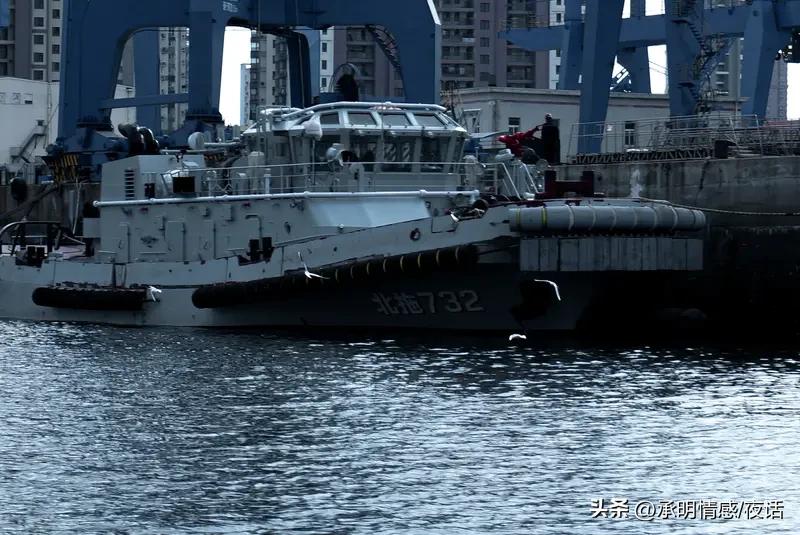 200吨小艇硬刚万吨大舰！022导弹艇凭啥这么横？

这小艇别看个头小，浑身都是