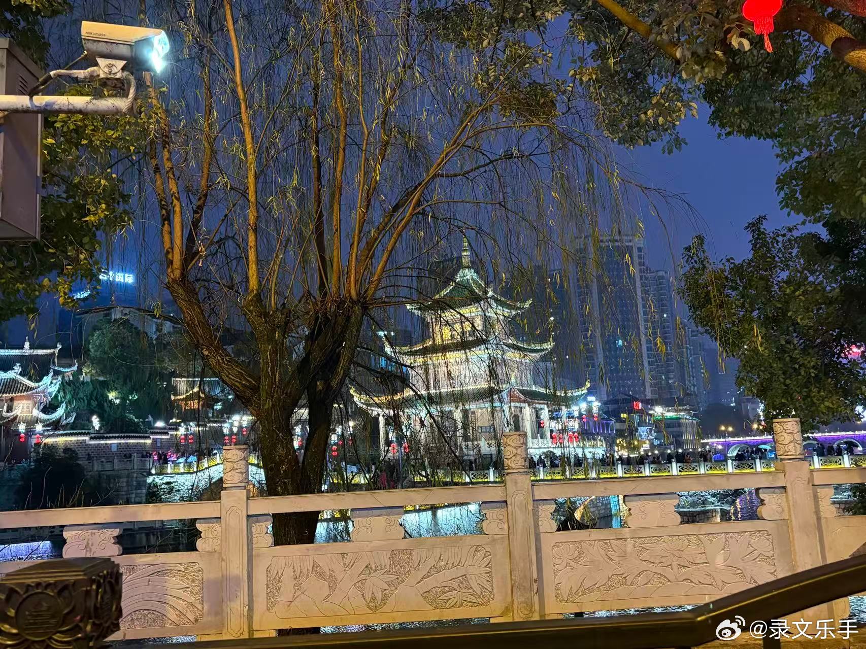 贵阳，山城，有甲秀楼贵阳是贵州的省会，这里就是高原地形了，海拔能够感受到有提高，