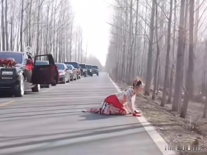 2025.2.8日，视频记录的时刻，在结婚那天。新郎接新娘回家的路上，正好经过父