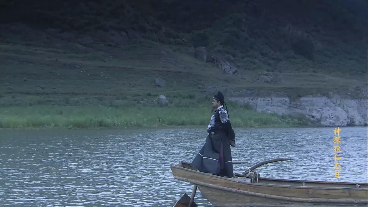神探狄仁杰这部剧有一条主线，那就是传统的忠君爱国，放眼到现在也是值得颂扬的，那就
