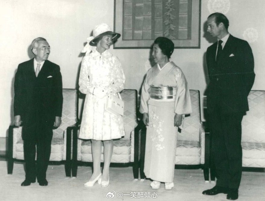 英国王室[超话]  1973年9月21日，肯特公爵夫妇在日本东京的皇宫拜访日本的