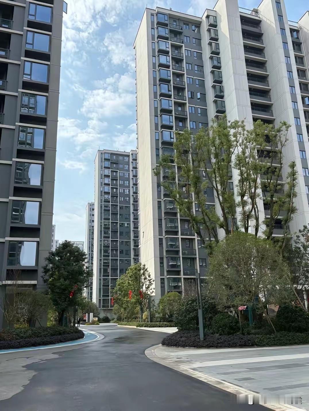 东北壮哥五年前借给小舅子50万，因为小舅子要在大连买房。
最近小舅子终于把钱还给