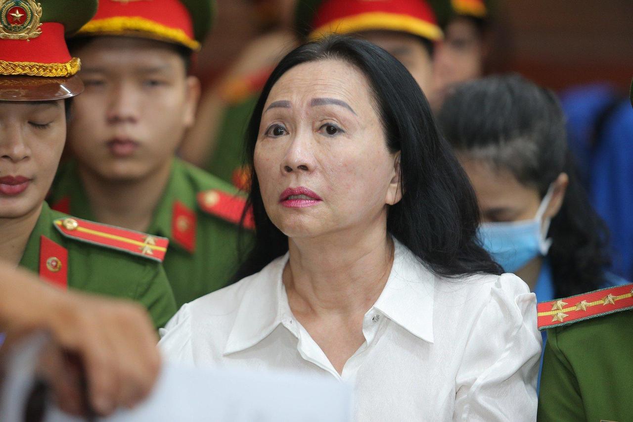 法庭当庭宣判死刑的瞬间，她并未求饶，反倒开出条件，表示愿意拿出 200 万亿换取