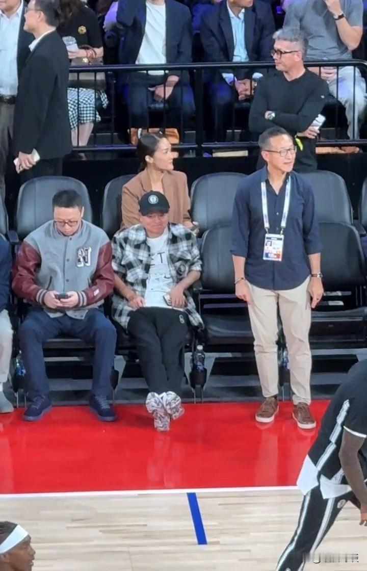 在马云面前，贝克汉姆都羞涩了！

2025年10月10日的NBA中国赛澳门首站群