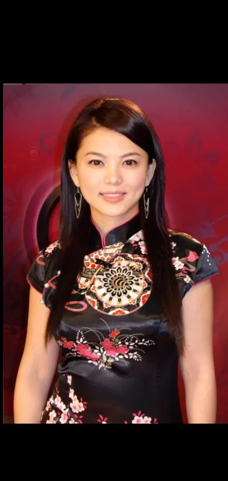 李湘晒出伦敦客厅那幅画，价格抵过一套房。
评论区又炸了：“这么高调，账号不怕再被