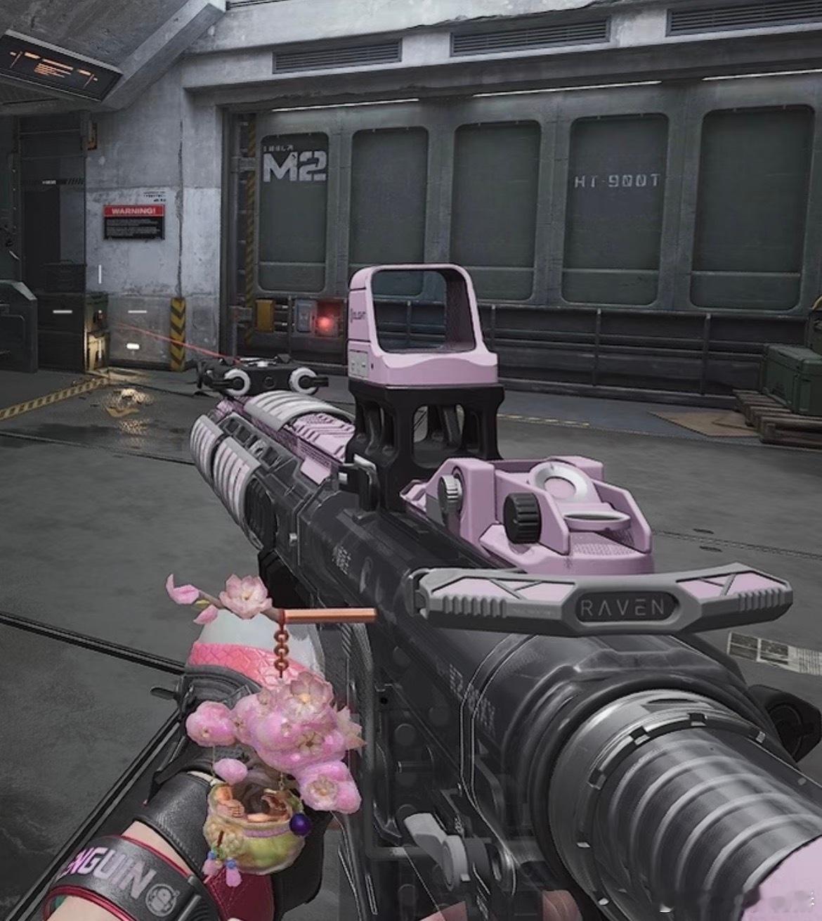 三角洲行动 这个新挂饰好好看啊，特别的粉嫩！！但是别的颜值就不太妙了