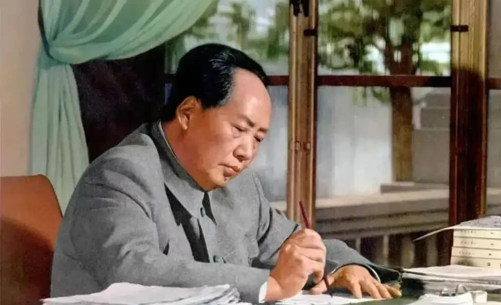 1976年，毛主席逝世，享年83岁。多年后，他的保健医生徐涛说了一句让很多人意外