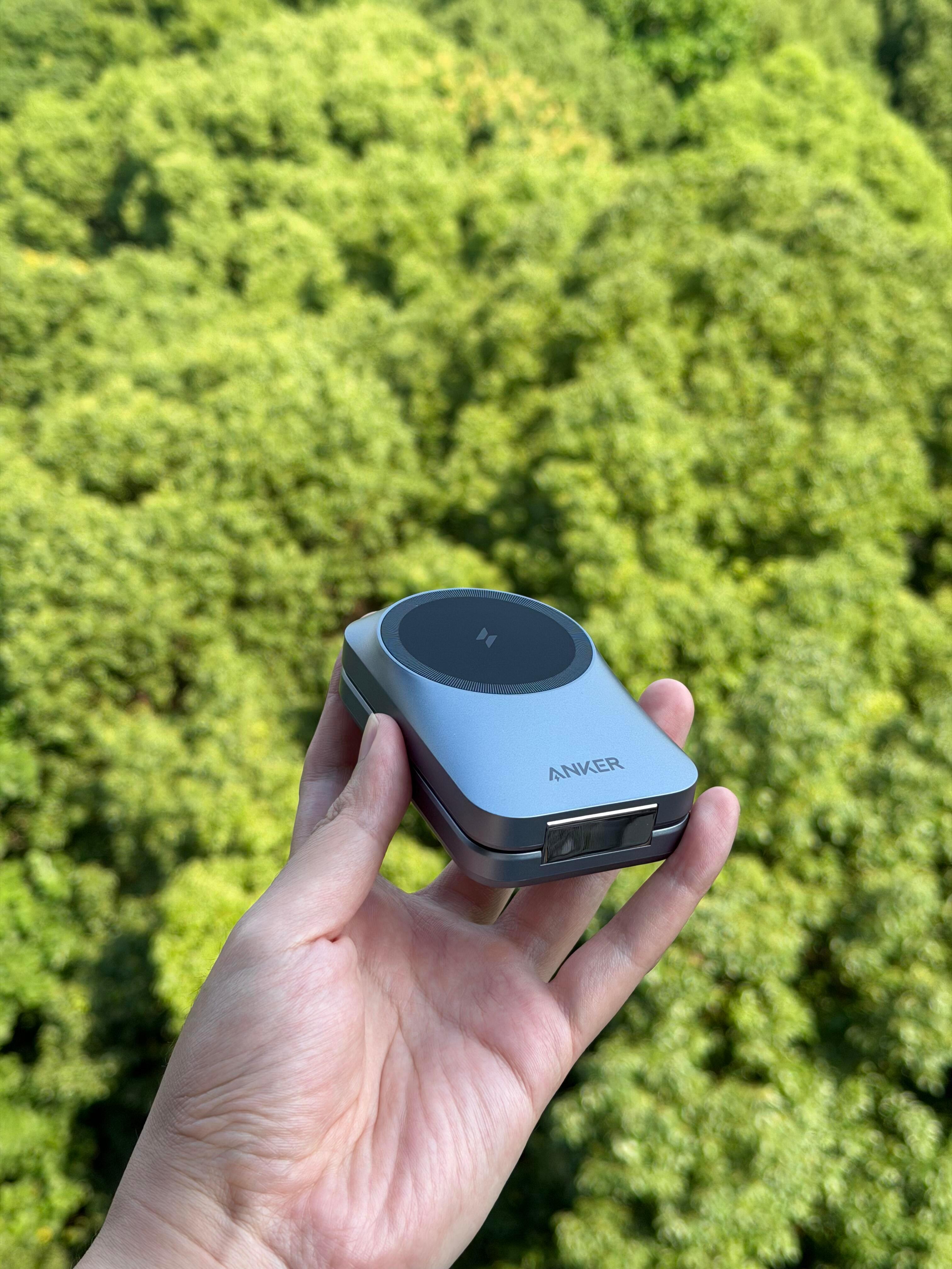 🔋 安克三合一无线充✅ 优点1.高效的三合一充电体验：可为iPhone、App
