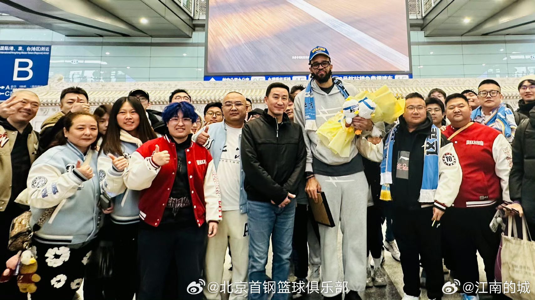 麦基顺利抵京，您给云总这次操作打几分？满分为十分，希望麦基在CBA有好的表现。c