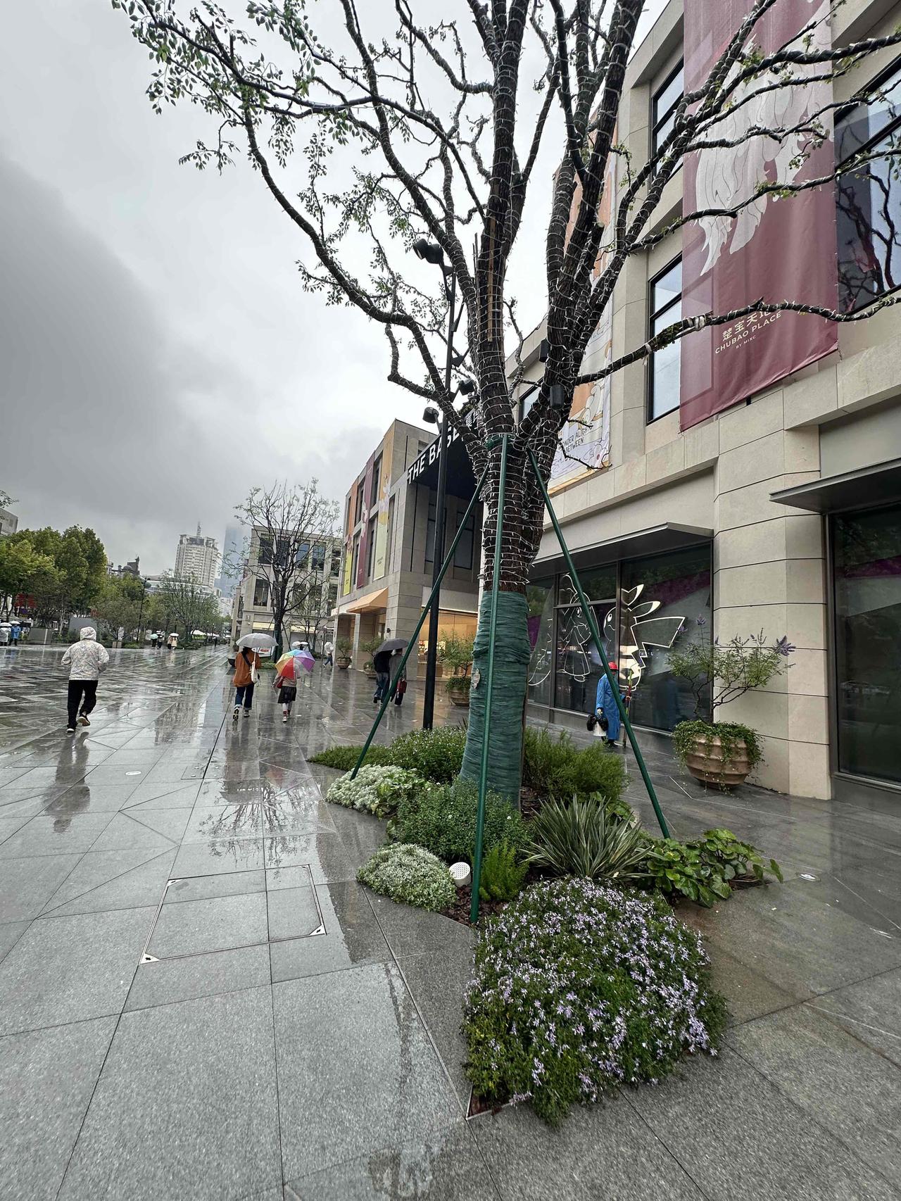 江汉路商圈大型商业体楚宝天地开张，在民众乐园对面，我逛了两小时，觉得现在的大型商