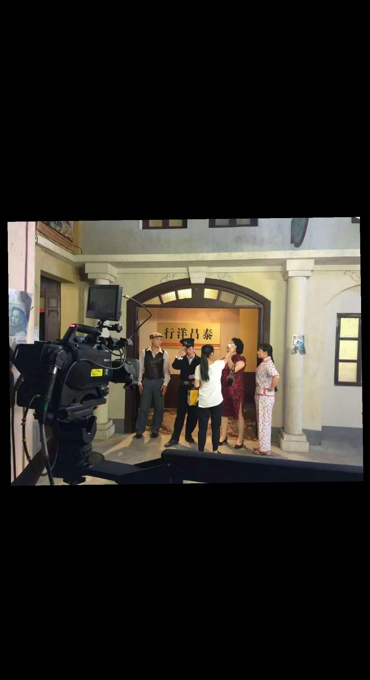 大家喜欢睇的刘定坚七十二家房客拍摄花絮照来啦。我都忘了这是第几季了。刘定坚经典语