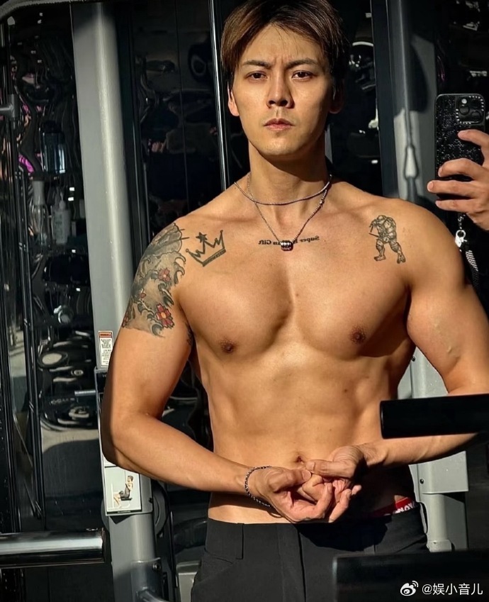 佛爷出手就是大方陈伟霆实在是很难让人不爱，给我们带来的佛爷这个角色演绎的相当到位