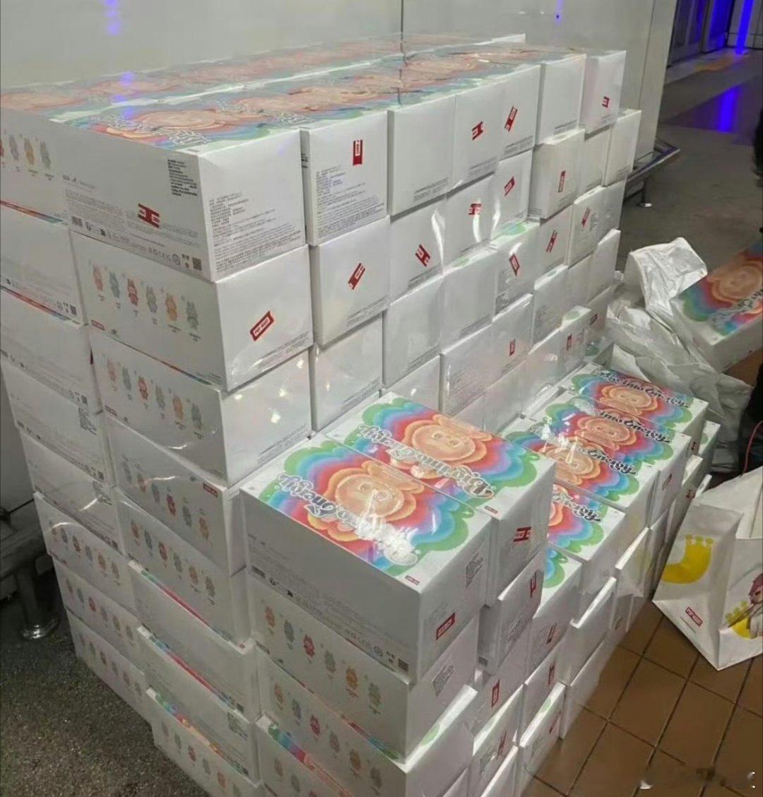 被资本做局了吧？？而泡泡玛特股东高位套现离场…对于玩具来说我们本身就是最大的制造