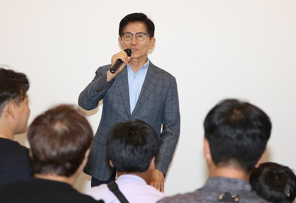 金汶洙谈政党革新：“先看是否在做该做的事”，挑战党权态度待定

11日韩国国民力