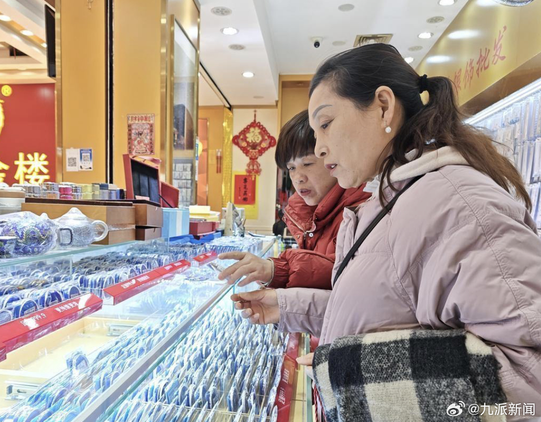 #有人一次性订20条银条#【#银饰店称银条主力军变成年轻人#】“1000克的银条