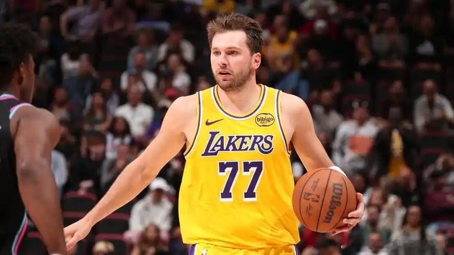 【扛大旗！东契奇：从加盟湖人那一刻起，我就认为自己是球队领袖】NBA新赛季备战步