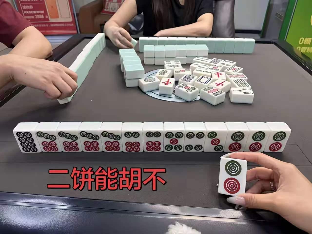 请教10年以上的麻将高手，这牌胡什么？我就能看出来胡1饼4饼。
2饼能胡不？