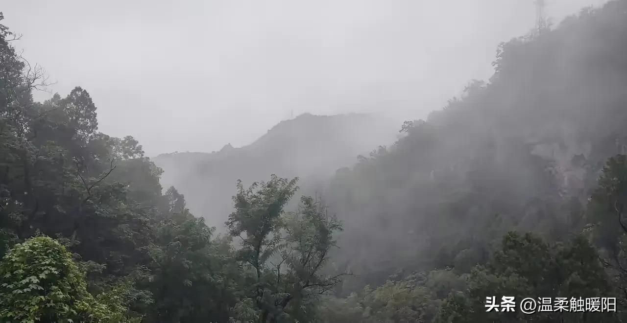 泪目！6 名退休老师去贵州旅游，突遇大雨，在一农户家躲雨，主人家做了 9 菜 1