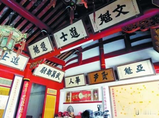 封建时代，一个家族能否长久不衰，既要拼科举功名，还得拼家风。
雍正朝两个著名的汉