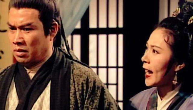 襄阳城破，烽火未熄。江湖的喧嚣却未随战火平息小龙女，这位昔日冰清玉洁的圣女，竟被