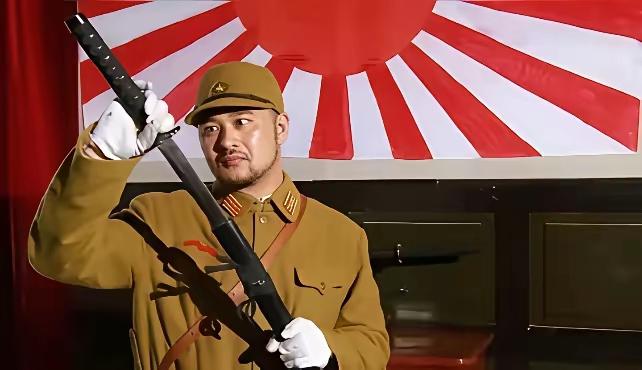 日本正在准备对中国发动战争？

这话听着吓人，其实就是拿来吓唬人、蹭热度的。
