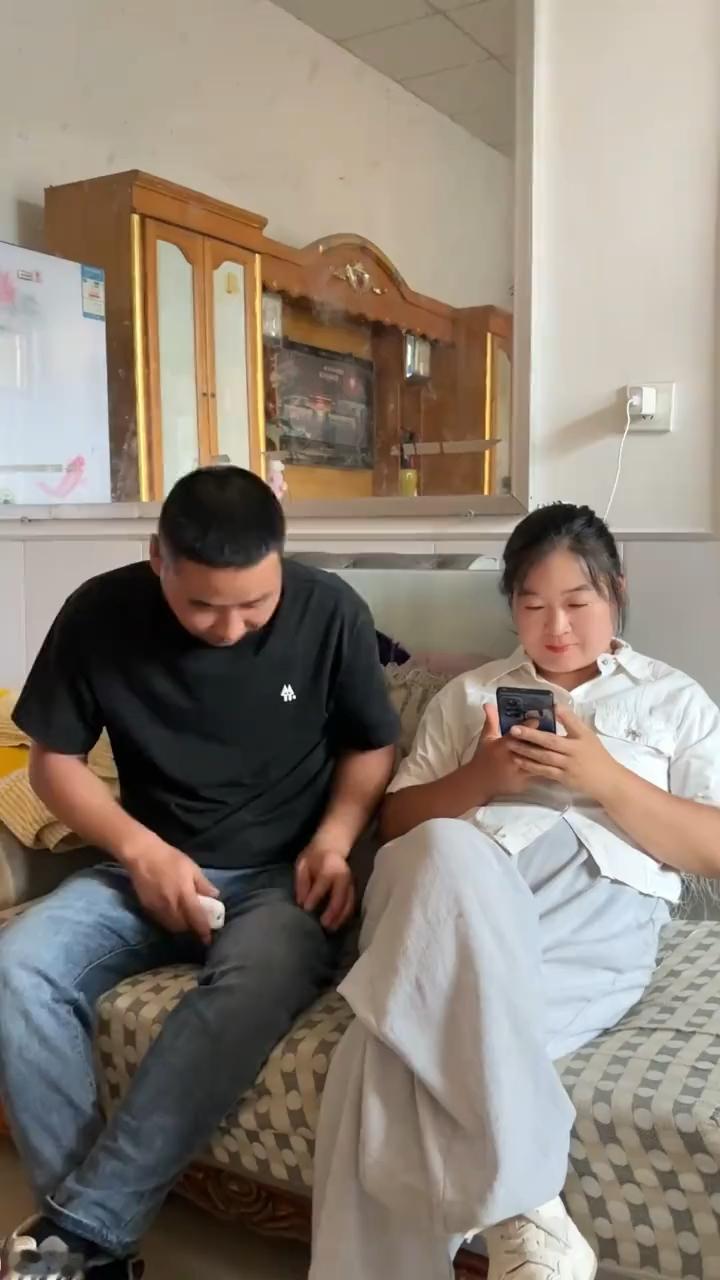 蓝色blue，白色white，黑色black，太棒了。灰色gray，绿色gree