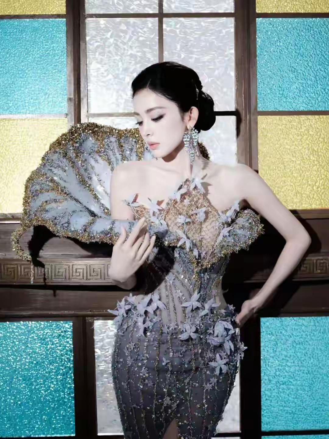 古力娜扎行程满满，昨天苏州VOGUE盛典刚美上热搜，今天北京活动又登场！
江南雨