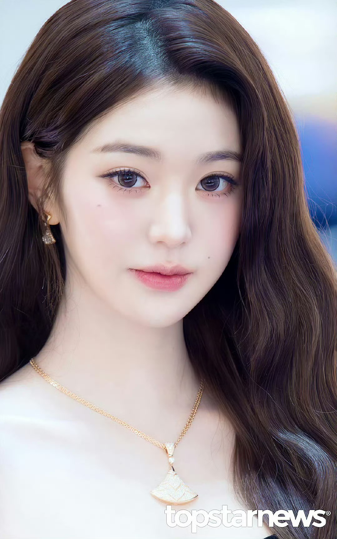 今天出席宝格丽活动的张元英，此女只需要轻轻出手就能迷倒一大片