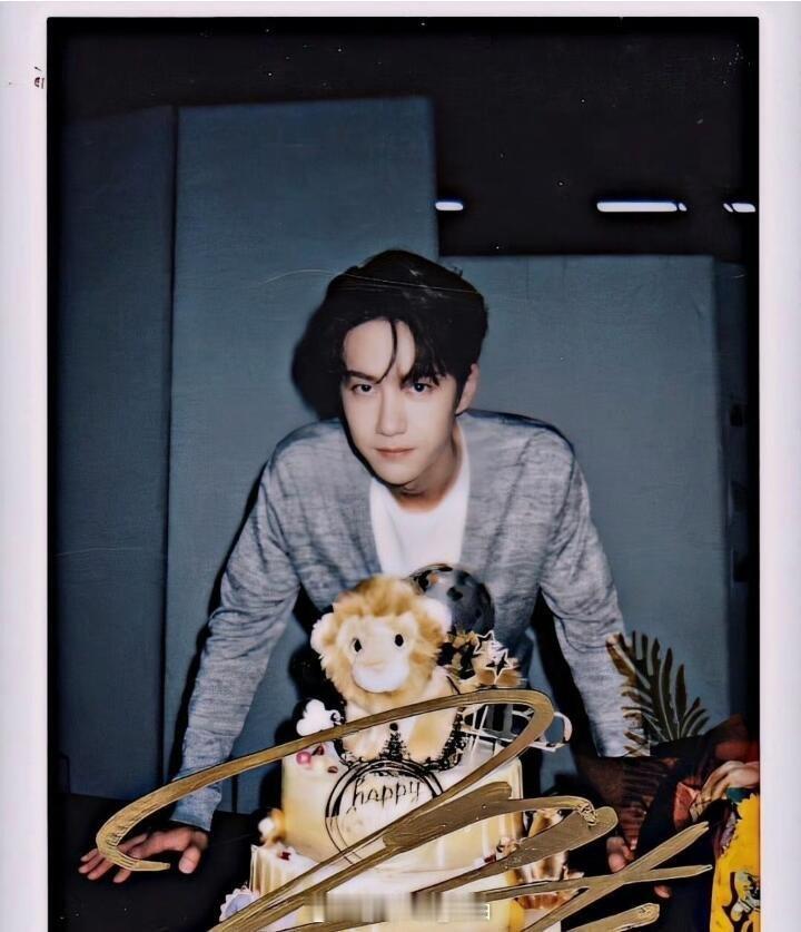 王一博生日快乐🎂🎂🎂 ​​​