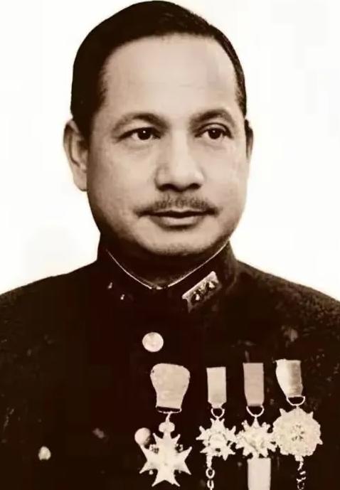 曾追红军两万里的国民党中将吴奇伟，为何能站在开国大典观礼台？
 
国民党中将吴奇