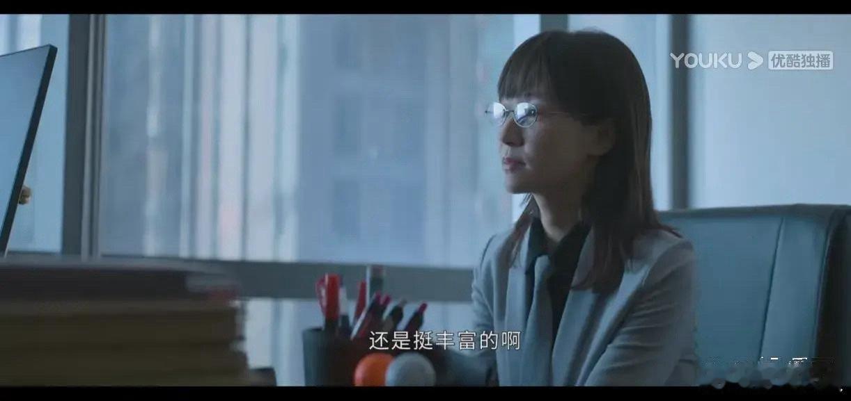 女演员的素颜没有对比就没有伤害，《庭外》里焦俊艳和高叶就是最好的例子了。 ​​​