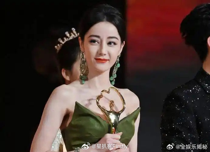 2026CMG年度推荐CMG中国影视之夜打破流量偏见！迪丽热巴用《利剑玫瑰》证明