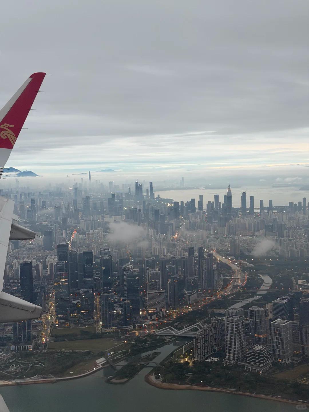 广东虽然也花了不少精力扶持粤东西北，还因此伤到了广州，使其背负上了三 级财政的沉