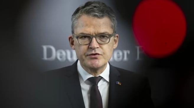 德国军事专家的一番话，引发国际舆论哗然！他直言，如今中国的军事力量已经强大到让美