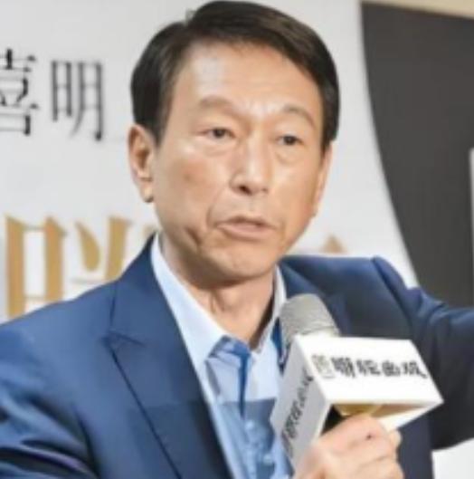 岛内彻底炸锅了！台湾前最高军事长官李喜明，终于说出了没人敢讲的大实话。解放军迟迟
