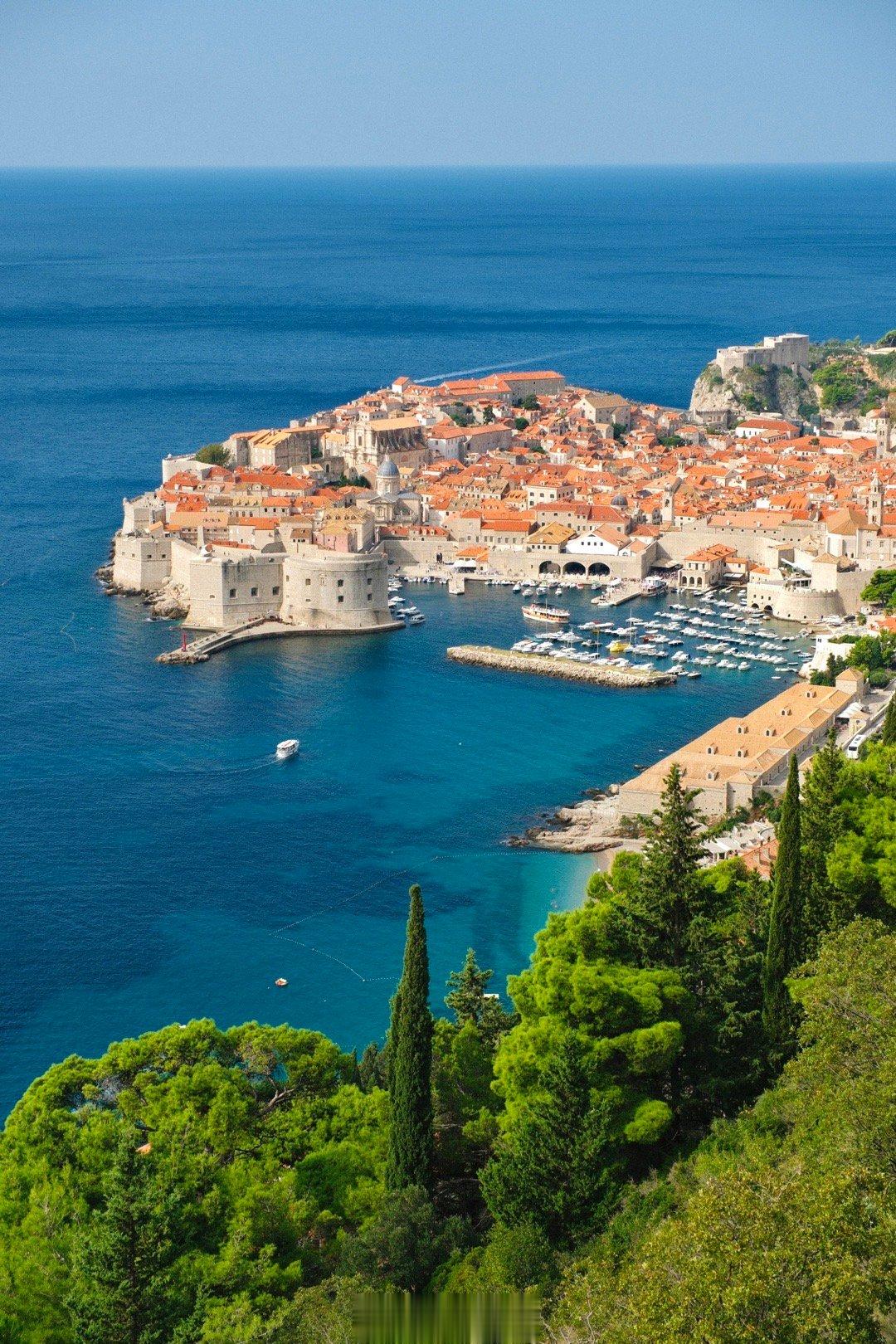 杜布罗夫尼克，我要记住这个地方💙太太太美了#这是假期最满意的照片##克罗地亚#