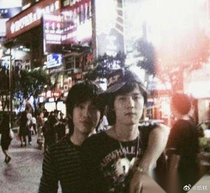 当年看BoBo组合，真以为井柏然爱惨了付辛博，甚至一度怀疑他是不是弯的。 现在回