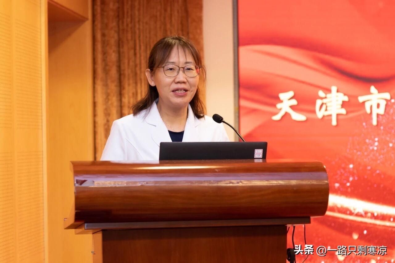 吴华（女）任天津市疾病预防控制中心副主任，免去其天津市人民医院副院长职务。
  