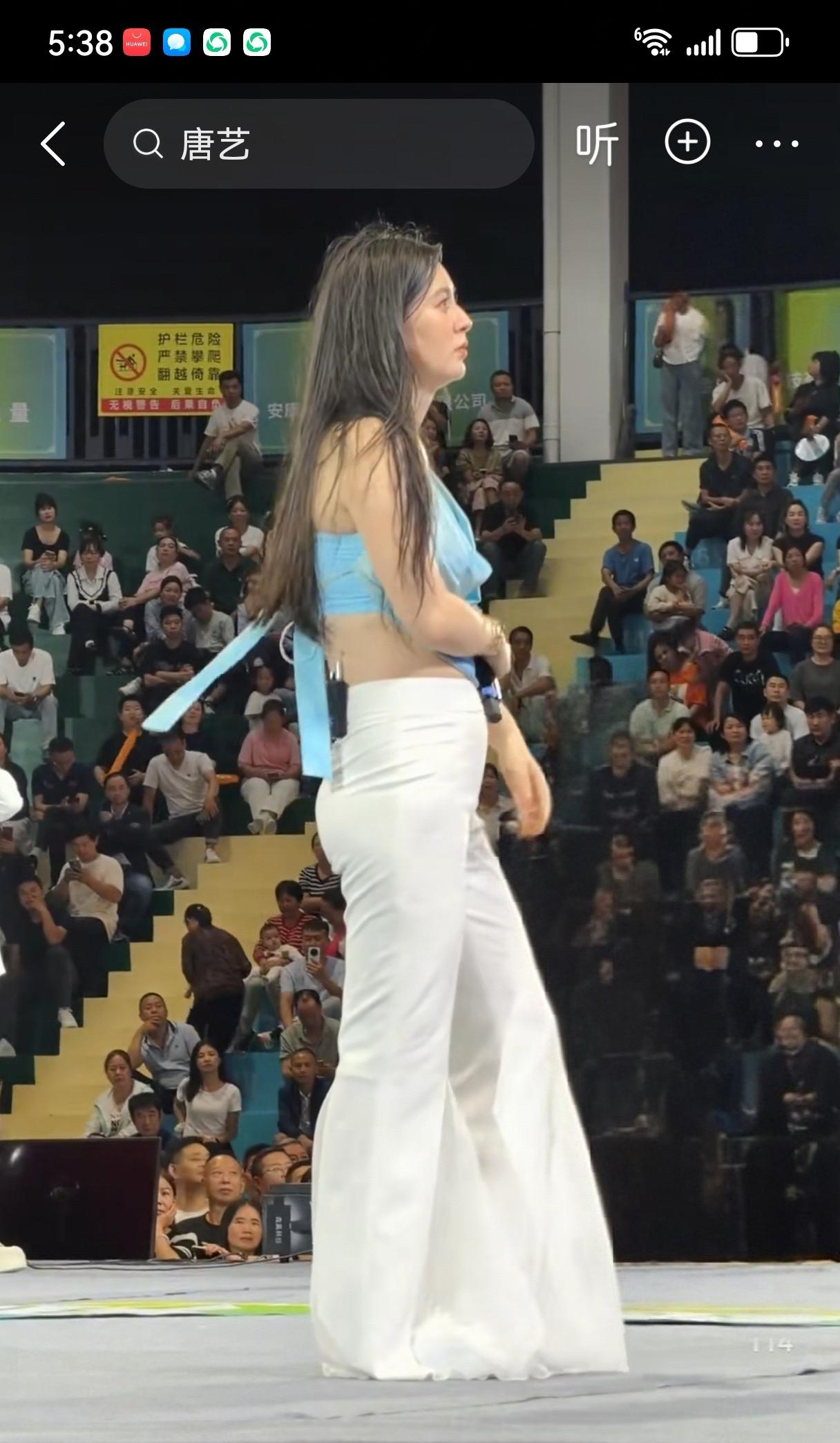 唐艺这种年纪了还这么露，美点没有了，不如藏起来，走保守路线，说不定更有观众缘。