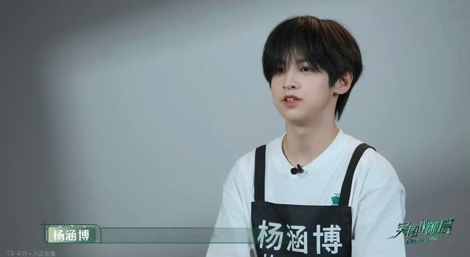 杨涵博没有一个舞台主题曲前八奖励，杨涵博第九第一次考核唯一报考的歌，因为临时改规