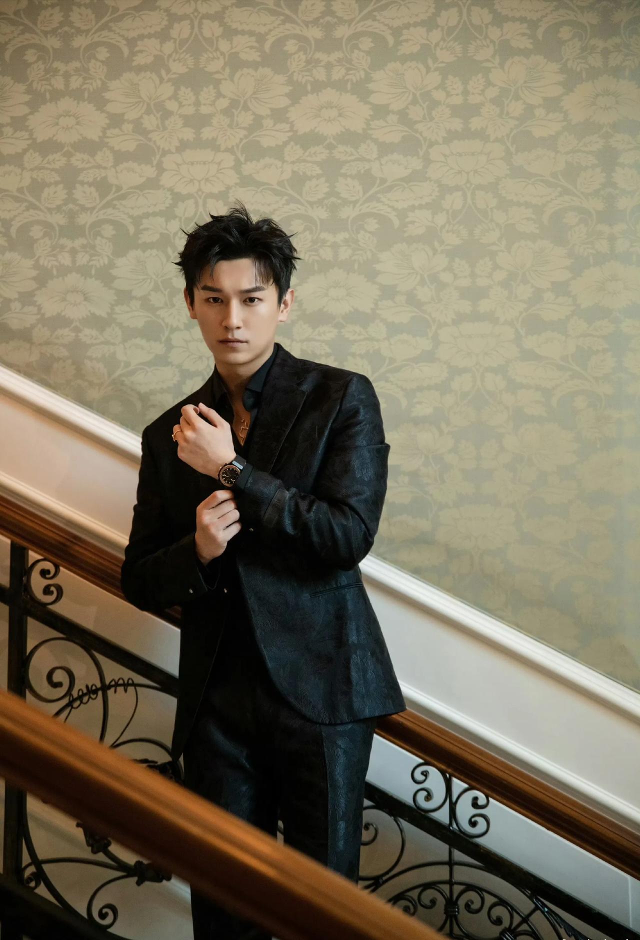 好喜欢他在唐朝诡事录里面饰演的卢凌风！94年的他今年刚30岁。来自古都南京的他，