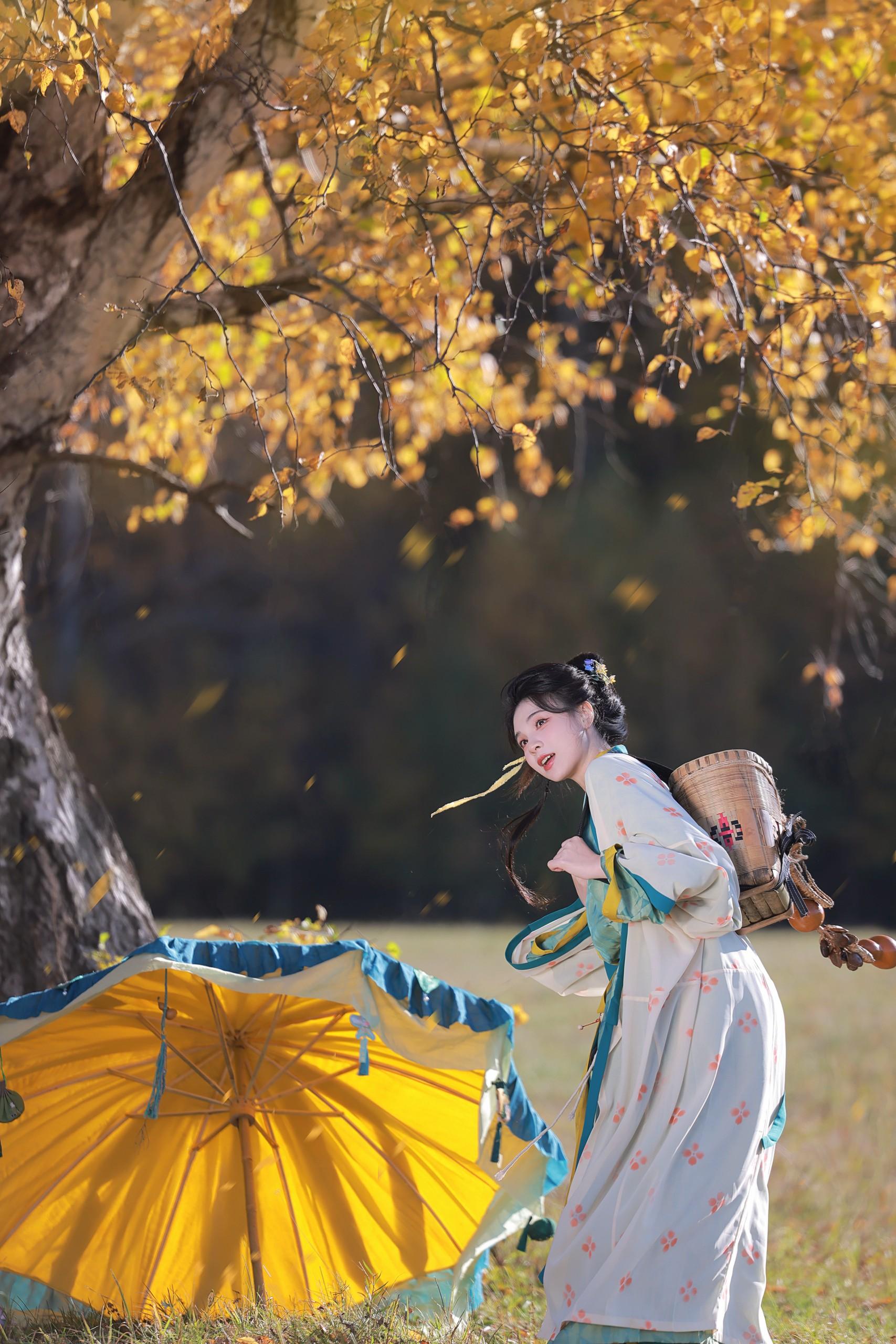 请你看秋天的第一张照片。